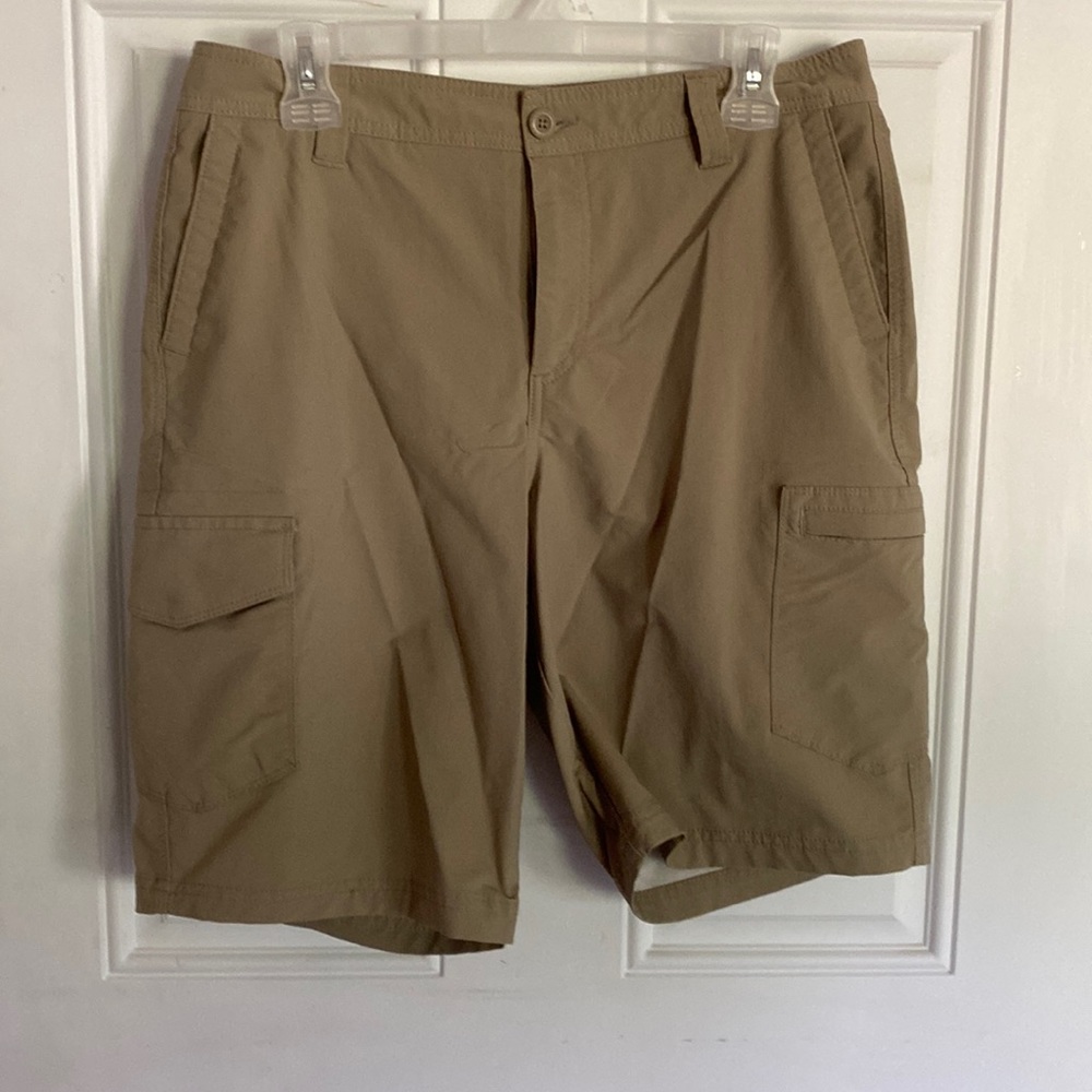 George brand Men’s size 34 Khaki shorts